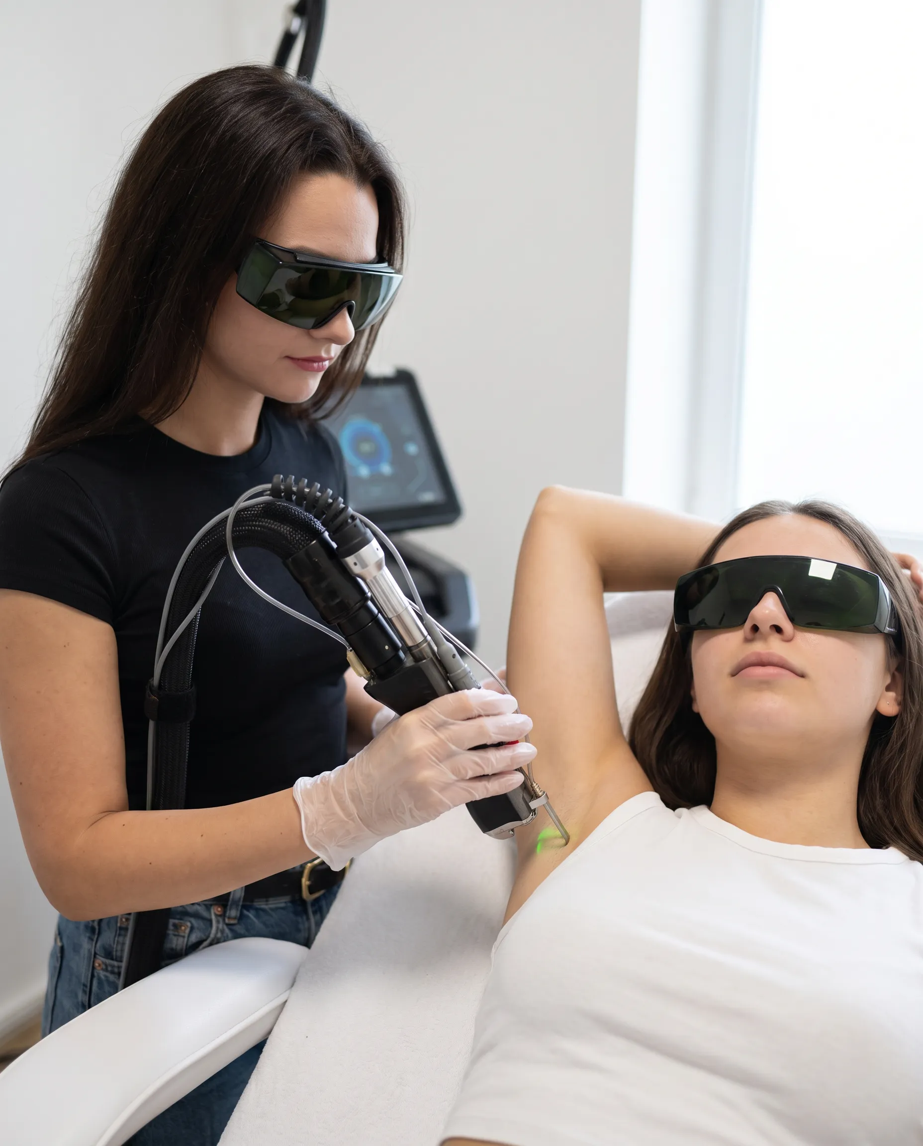 Laser-Behandlung der Achseln bei Laserazor