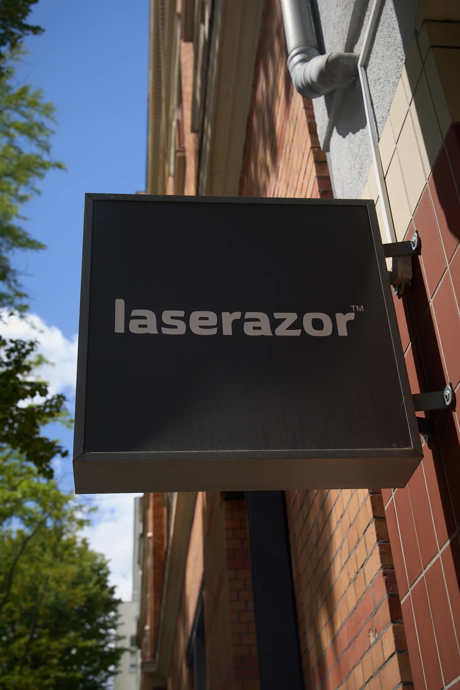 Laserazor Studio Berlin Danckelmannstraße – Eingang