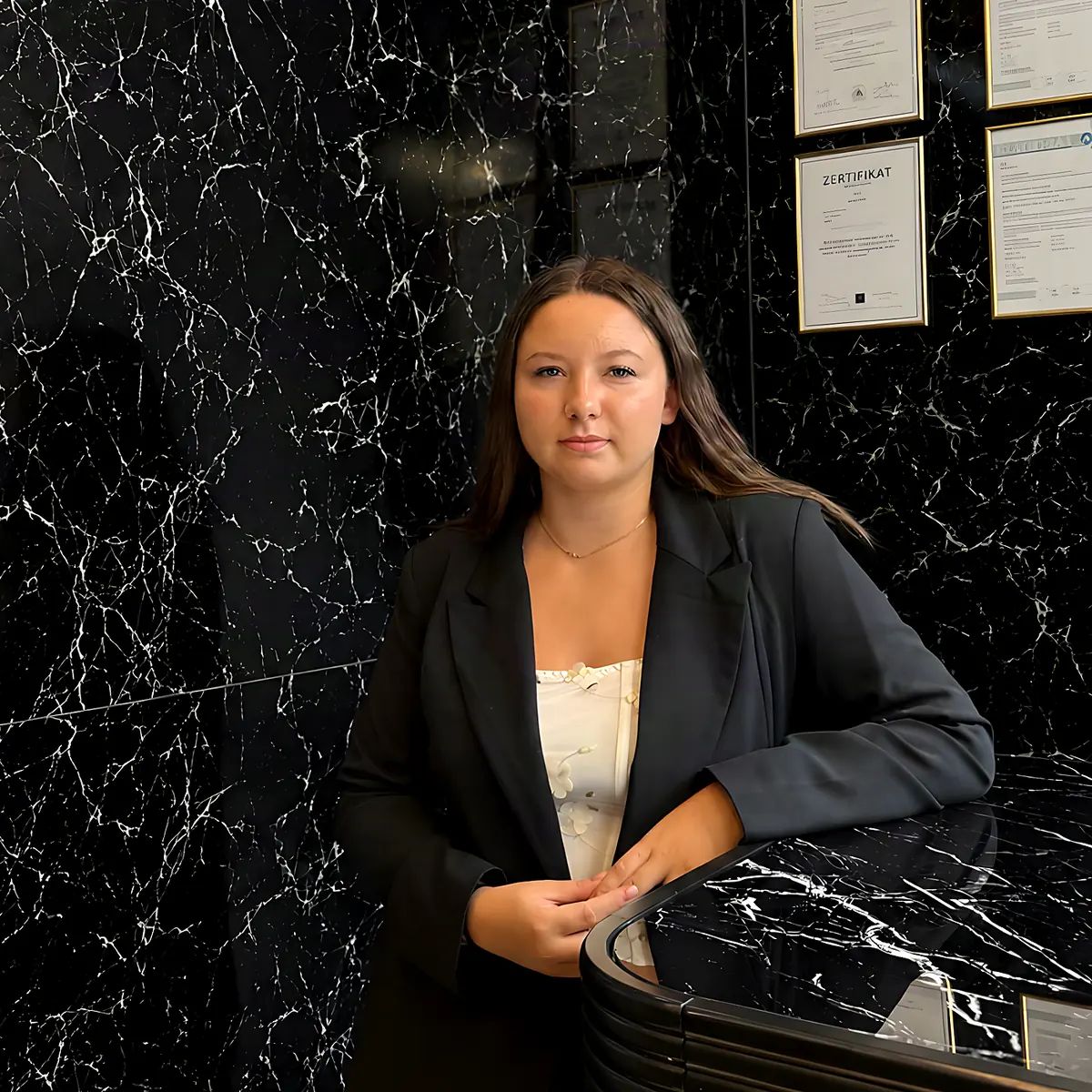 Elina - Laserazor Berlin'de kalıcı epilasyon için lazer uzmanı