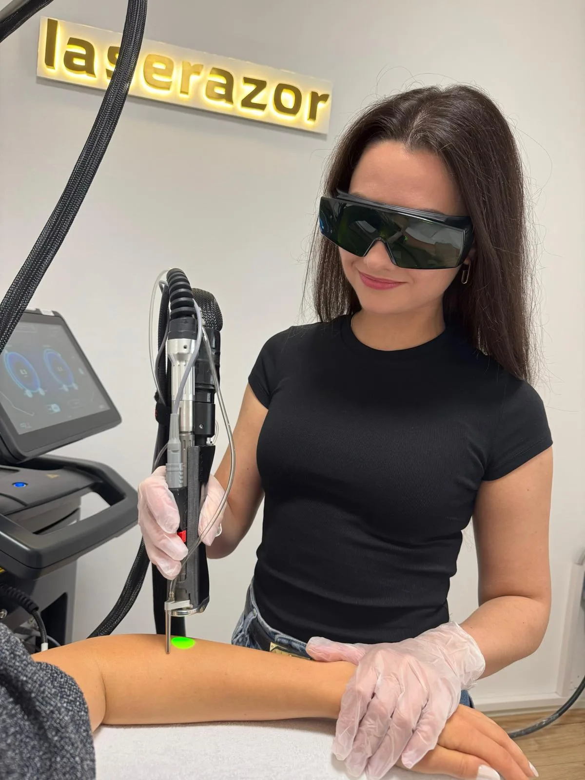 Iryna - Laser-Expertin für dauerhafte Haarentfernung bei Laserazor München
