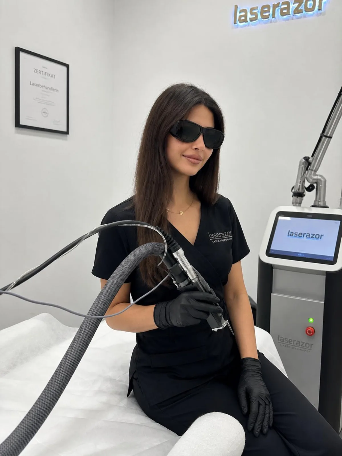 Zhina - Laser-Expertin für dauerhafte Haarentfernung bei Laserazor Berlin